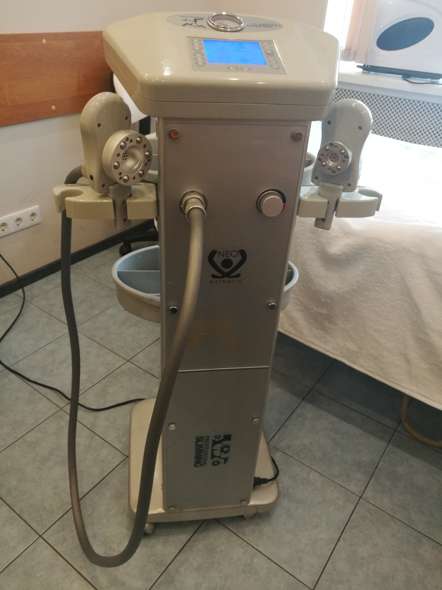 Аппарат вакуумно-роликового массажа с хромотерапией Slimming D-528 б/у Аппарат вакуумно-роликового массажа с хромотерапией Slimming D-528 б/у