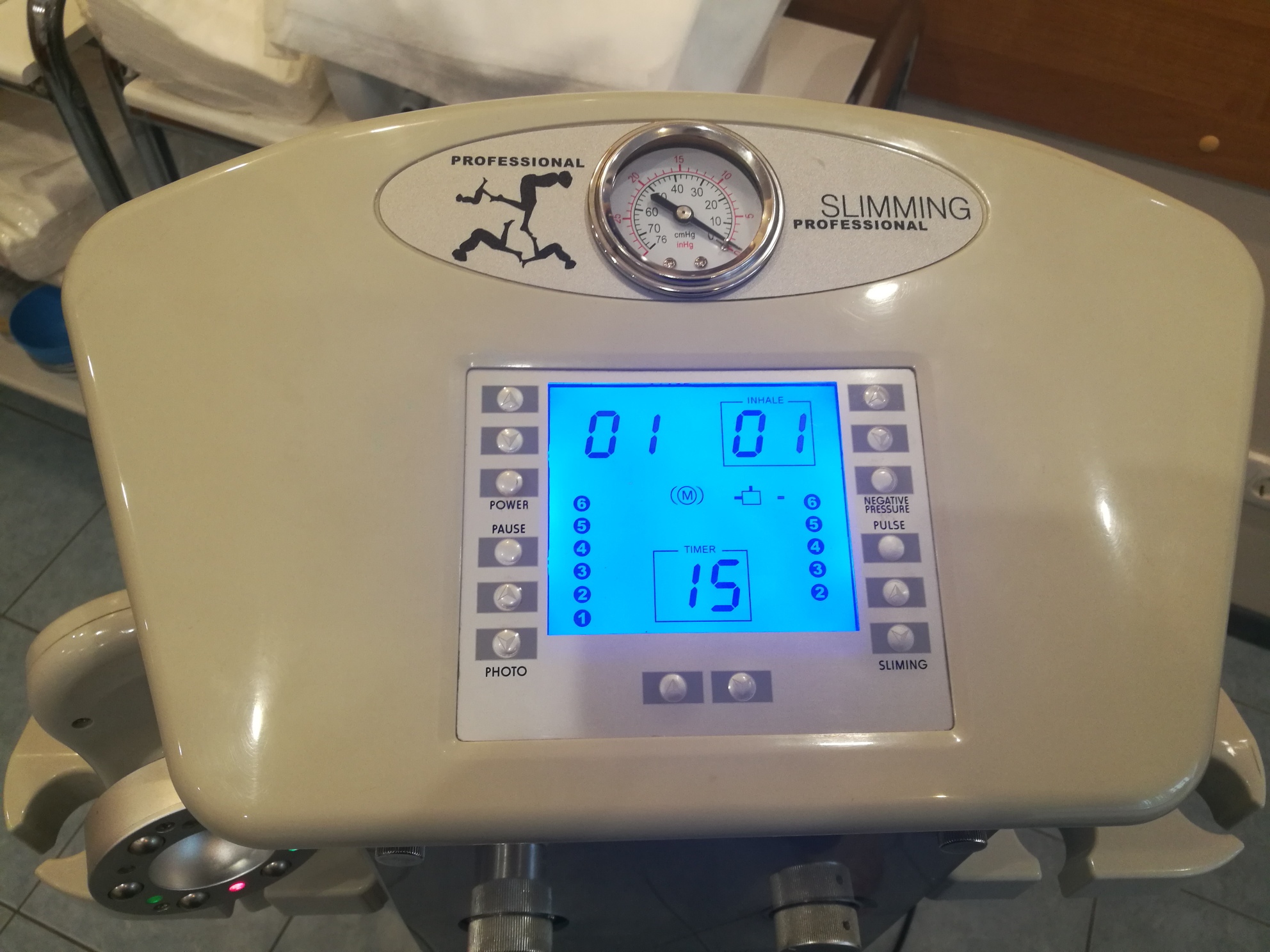 Аппарат вакуумно-роликового массажа с хромотерапией Slimming D-528 б/у Аппарат вакуумно-роликового массажа с хромотерапией Slimming D-528 б/у