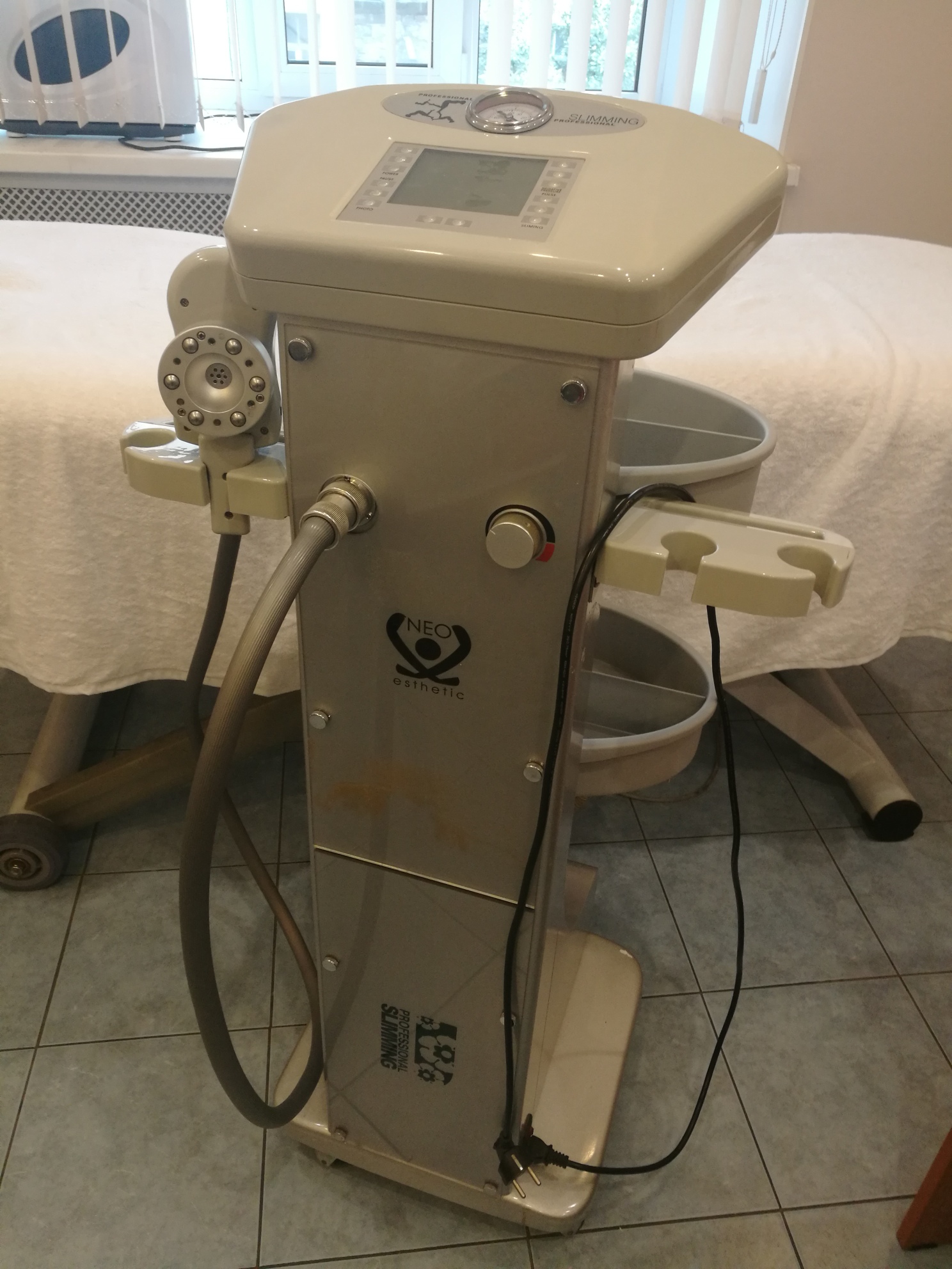 Аппарат вакуумно-роликового массажа с хромотерапией Slimming D-528 б/у Аппарат вакуумно-роликового массажа с хромотерапией Slimming D-528 б/у