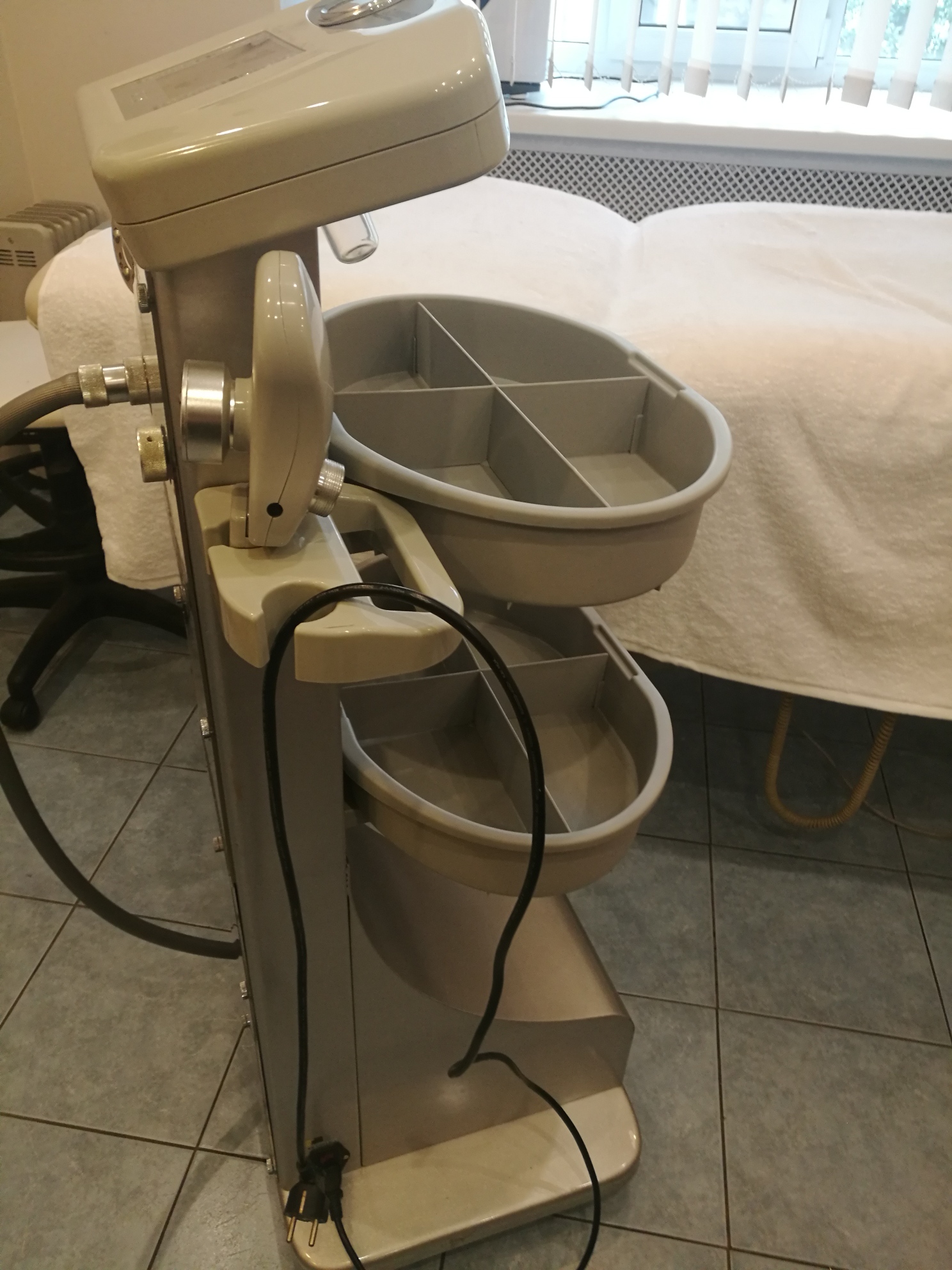 Аппарат вакуумно-роликового массажа с хромотерапией Slimming D-528 б/у Аппарат вакуумно-роликового массажа с хромотерапией Slimming D-528 б/у